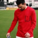 Lionel Messi Instagram - @Themessistore is in the gift giving spirit this holiday season! Get a free wallet with your purchase. What are you waiting for? For more information, visit themessistore.com ¡El espíritu festivo llegó con regalos de The Messi Store! Conseguí una billetera gratis con tu compra ¿Qué estás esperando? Podés encontrar más información en themessistore.com