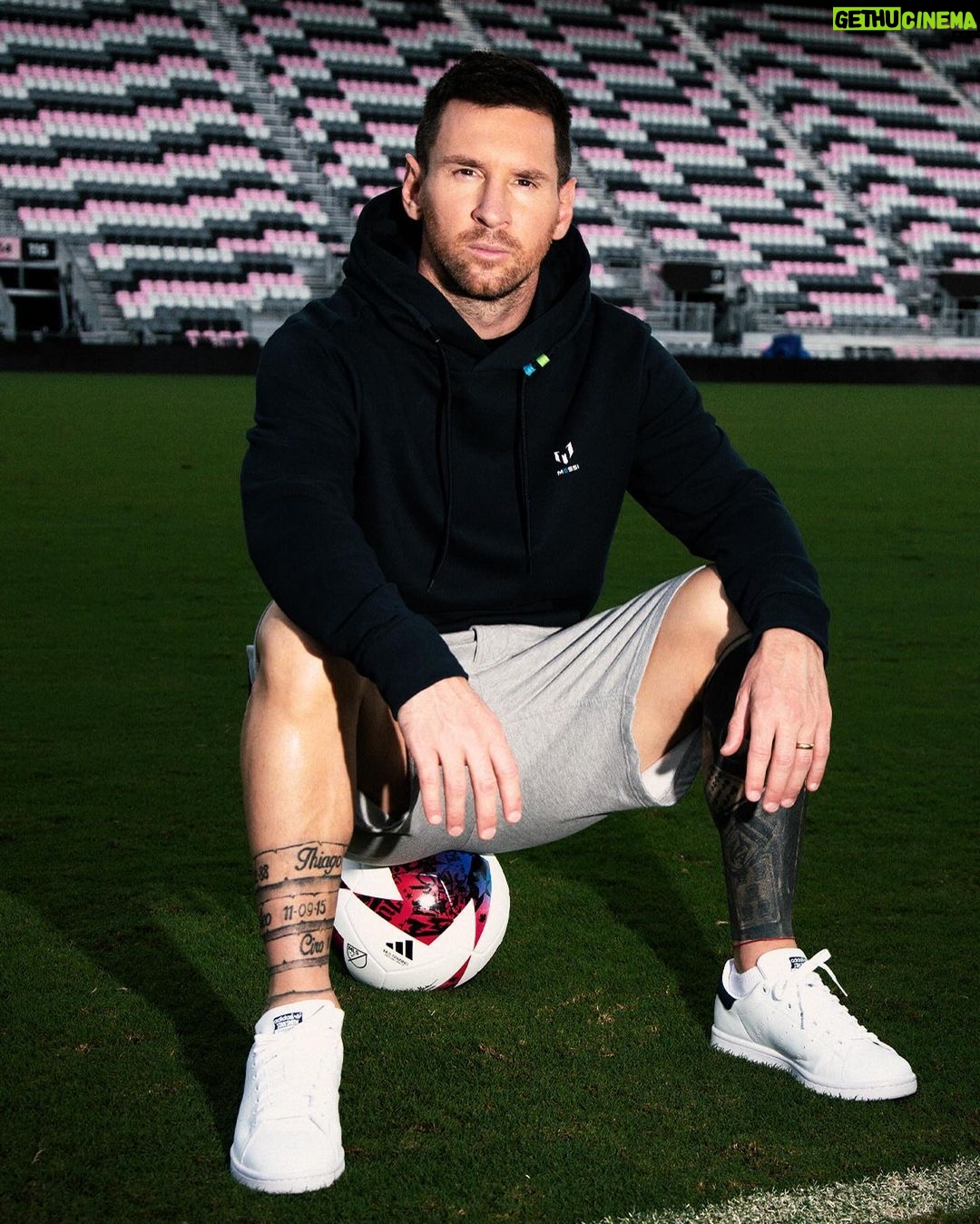 Lionel Messi Instagram - The Messi Store is still going strong! 💪🏼 Head on over to the online shop and get the lowest prices of the year on gifts for you and your whole family. Don't wait! Order now to ensure they make it under your tree in time for Christmas. 🎄 ¡The Messi Store sigue con todo! 💪🏼 Entrá ya en la tienda online y conseguí los precios más bajos del año en regalos para vos y toda tu familia. ¡No esperés más! Hacé tu pedido ahora y asegurate que estén abajo de tu árbol a tiempo para la Navidad. 🎄