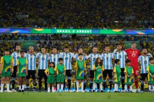 Lionel Messi Instagram - Este equipo sigue haciendo historia… 🇦🇷 
Gran victoria en el Maracaná aunque quedará marcada por la represión a los argentinos una vez más en Brasil. Esto no se puede tolerar es una locura y se tiene que terminar ya!!