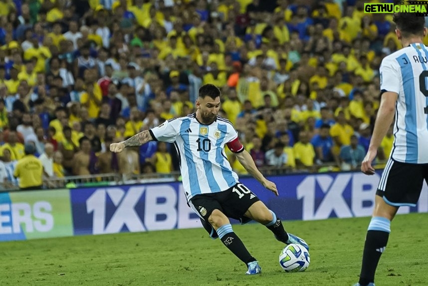 Lionel Messi Instagram - Este equipo sigue haciendo historia… 🇦🇷 Gran victoria en el Maracaná aunque quedará marcada por la represión a los argentinos una vez más en Brasil. Esto no se puede tolerar es una locura y se tiene que terminar ya!! Estádio do Maracanã