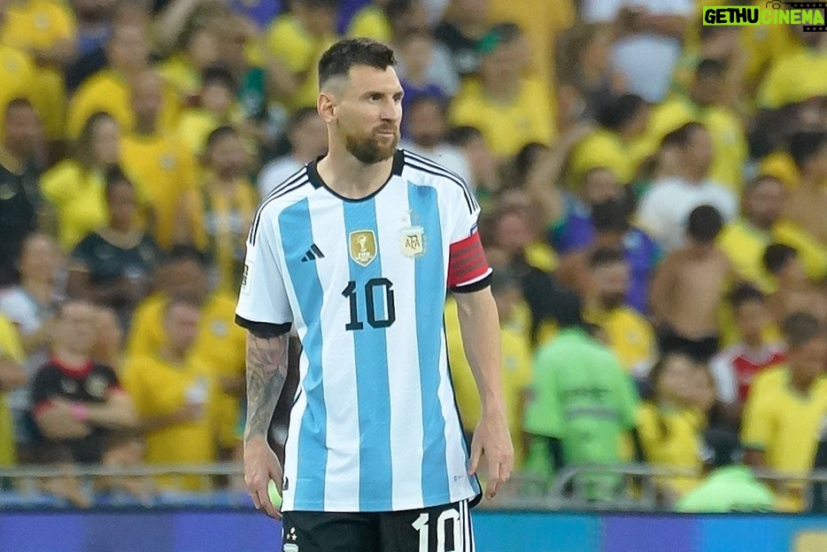 Lionel Messi Instagram - Este equipo sigue haciendo historia… 🇦🇷 Gran victoria en el Maracaná aunque quedará marcada por la represión a los argentinos una vez más en Brasil. Esto no se puede tolerar es una locura y se tiene que terminar ya!! Estádio do Maracanã