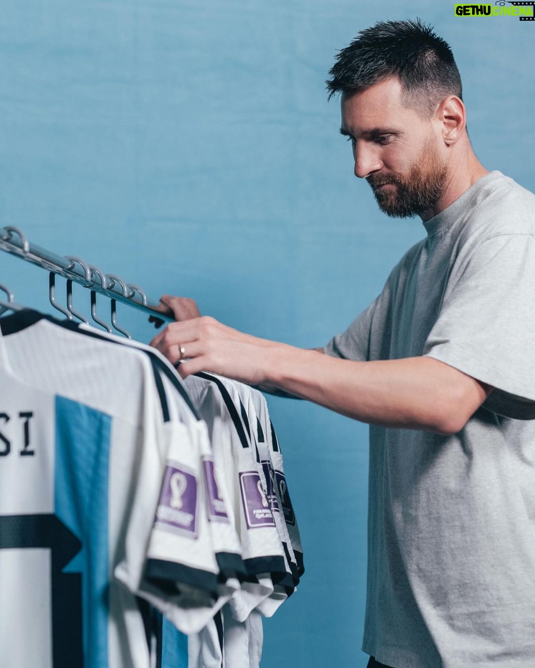 Lionel Messi Instagram - Six World Cup shirts. One auction. Today, my friends at @acmomento are announcing an auction at @sothebys for six shirts I wore during the World Cup in Qatar, including my shirt from the Final. Place your bids online at Sotheby's from 30 November - 14 December. A portion of the proceeds from the auction will be donated to UNICAS Project, led by Sant Joan de Déu (SJD) Barcelona Children’s Hospital to meet the needs of children suffering from rare diseases. Hoy, mis amigos de @acmomento anunciarán en @sothebys la subasta de las seis camisetas que usé durante el Mundial en Qatar, incluida mi camiseta de la final. Pueden ofertar en la web de Sotheby's del 30 de noviembre al 14 de diciembre. Una parte de la recaudación de la subasta se donará al Proyecto UNICAS, liderado por el Hospital Infantil Sant Joan de Déu (SJD) de Barcelona para cubrir las necesidades de niños que padecen enfermedades raras.