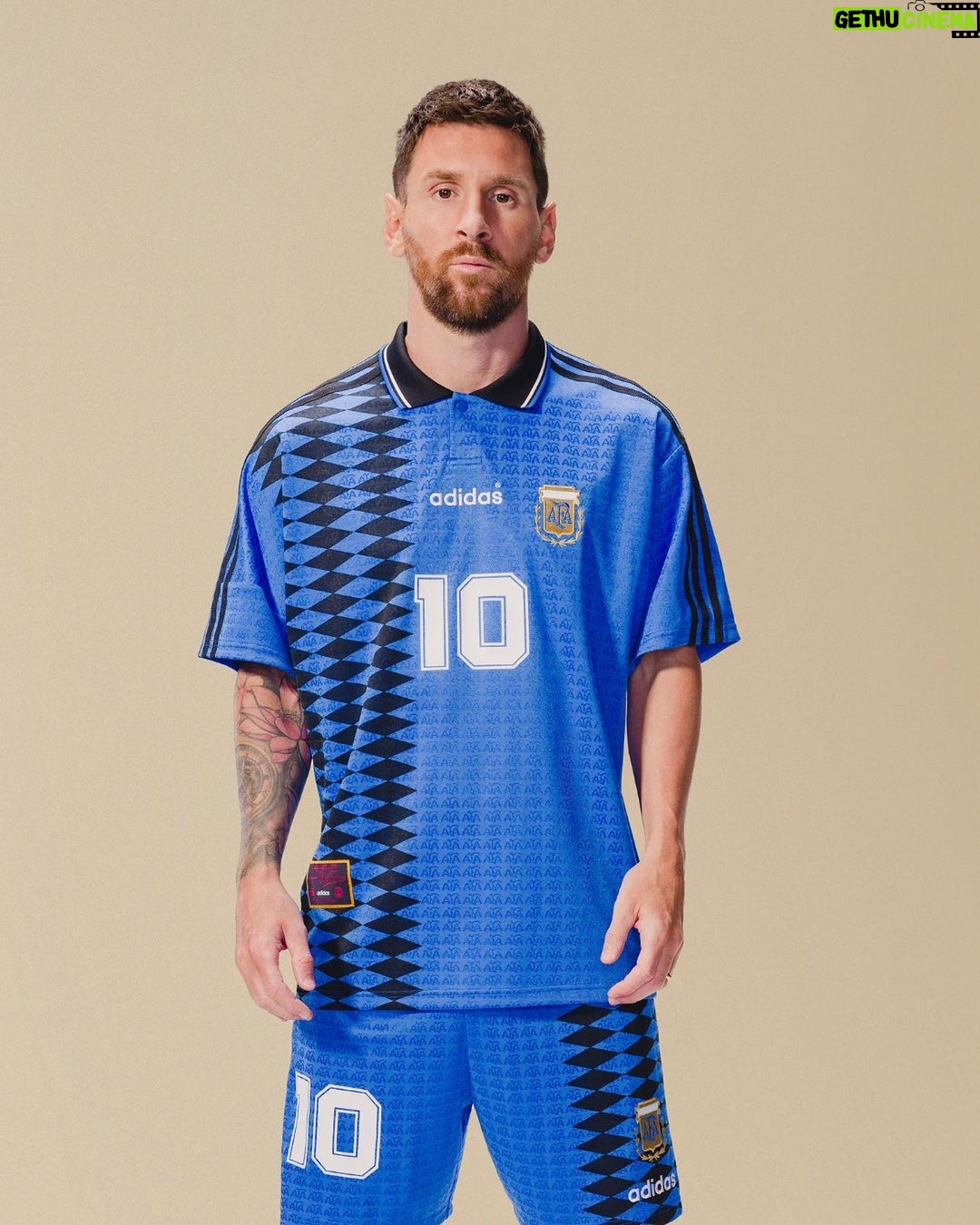 Lionel Messi Instagram - timeless, classic, original 💙🤍 the adidas x @AFASeleccion Originals Football Collection. coming soon ⏳ atemporal, clásico, original 💙🤍 la colección adidas x @AFASeleccion Originals Football. próximamente ⏳