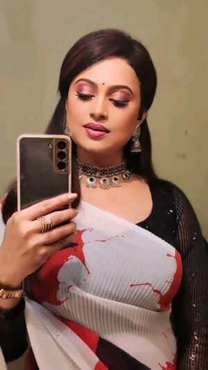 Lipi Mohapatra Instagram - Duniya mein tumse na koi pyara...❤️❤️❤️
.
.
#lipi #love #instafeel #instafeeling #lipimohapatra #viral #trending #trendingsong #instalike #instalove #instagram #instamood #mood #goodvibes #goodnight