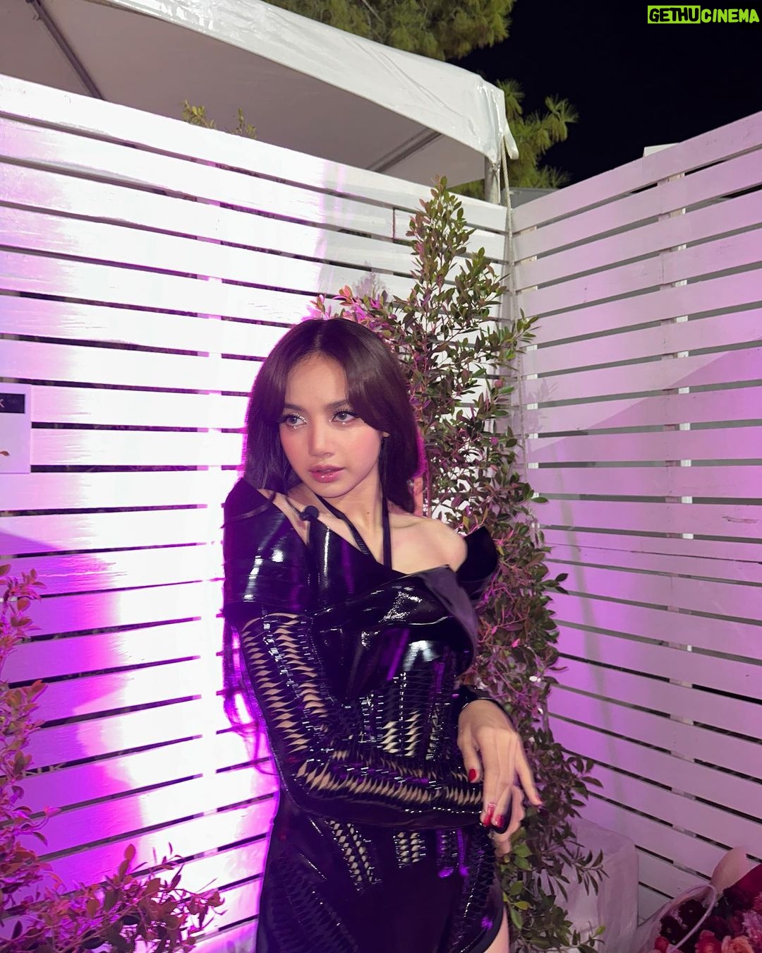 Lisa Instagram - Whats good LA!! What a sweet ending to our US encore tour🥰 Thank you for having us back. Love you guys!💖