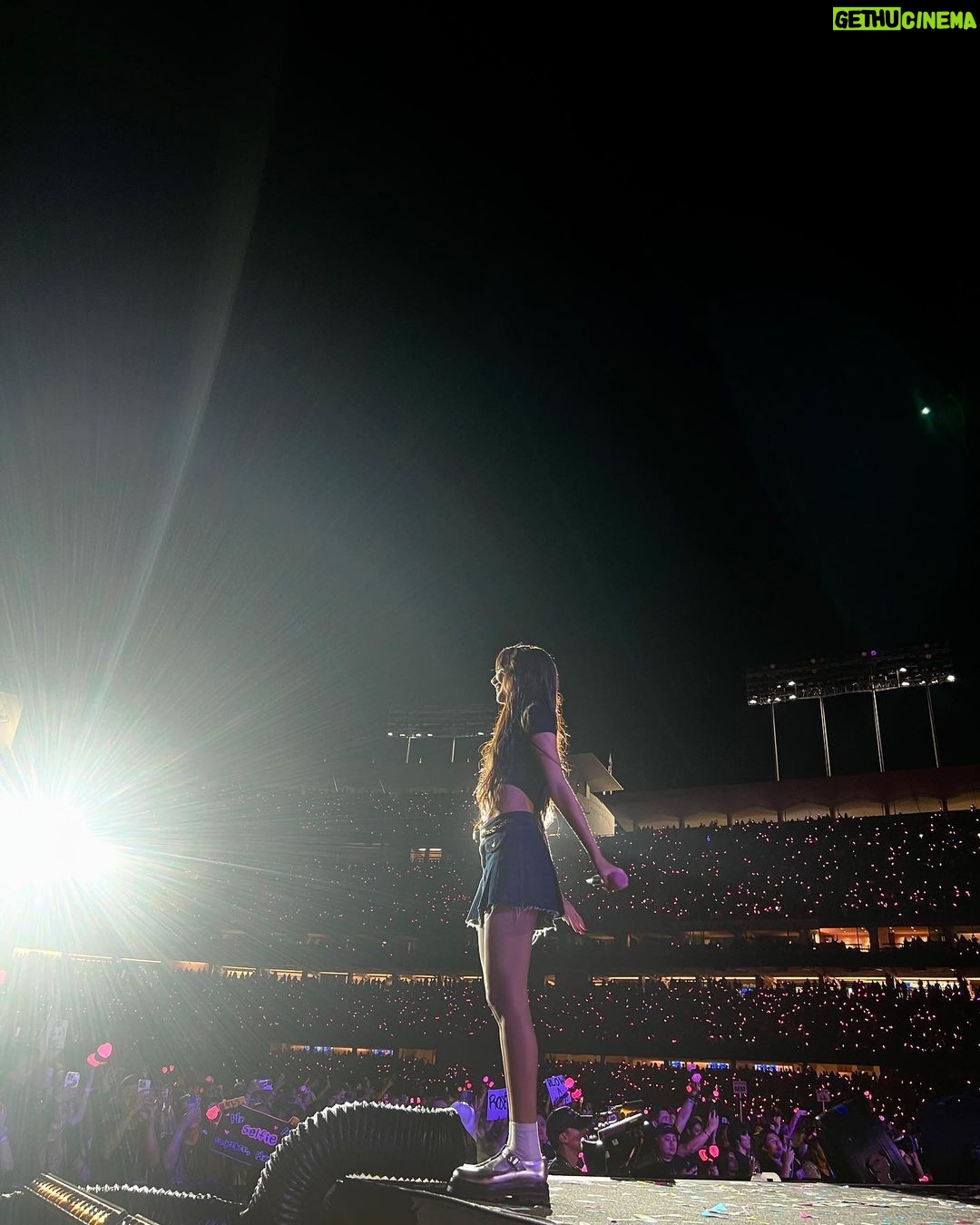 Lisa Instagram - Whats good LA!! What a sweet ending to our US encore tour🥰 Thank you for having us back. Love you guys!💖