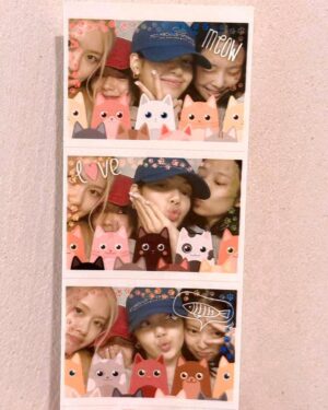 Lisa Instagram - Happy 7th anniversary to me and my 3 amazing girls @blackpinkofficial 7 is one of my favorite numbers and I hope this year will be a lucky one for us 💕

Love you girls and blinks so so much💫