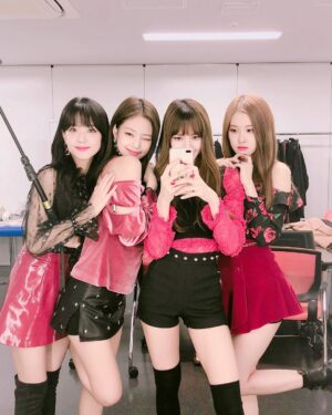 Lisa Instagram - Happy 7th anniversary to me and my 3 amazing girls @blackpinkofficial 7 is one of my favorite numbers and I hope this year will be a lucky one for us 💕

Love you girls and blinks so so much💫