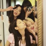 Lisa Instagram - Happy 7th anniversary to me and my 3 amazing girls @blackpinkofficial 7 is one of my favorite numbers and I hope this year will be a lucky one for us 💕 Love you girls and blinks so so much💫