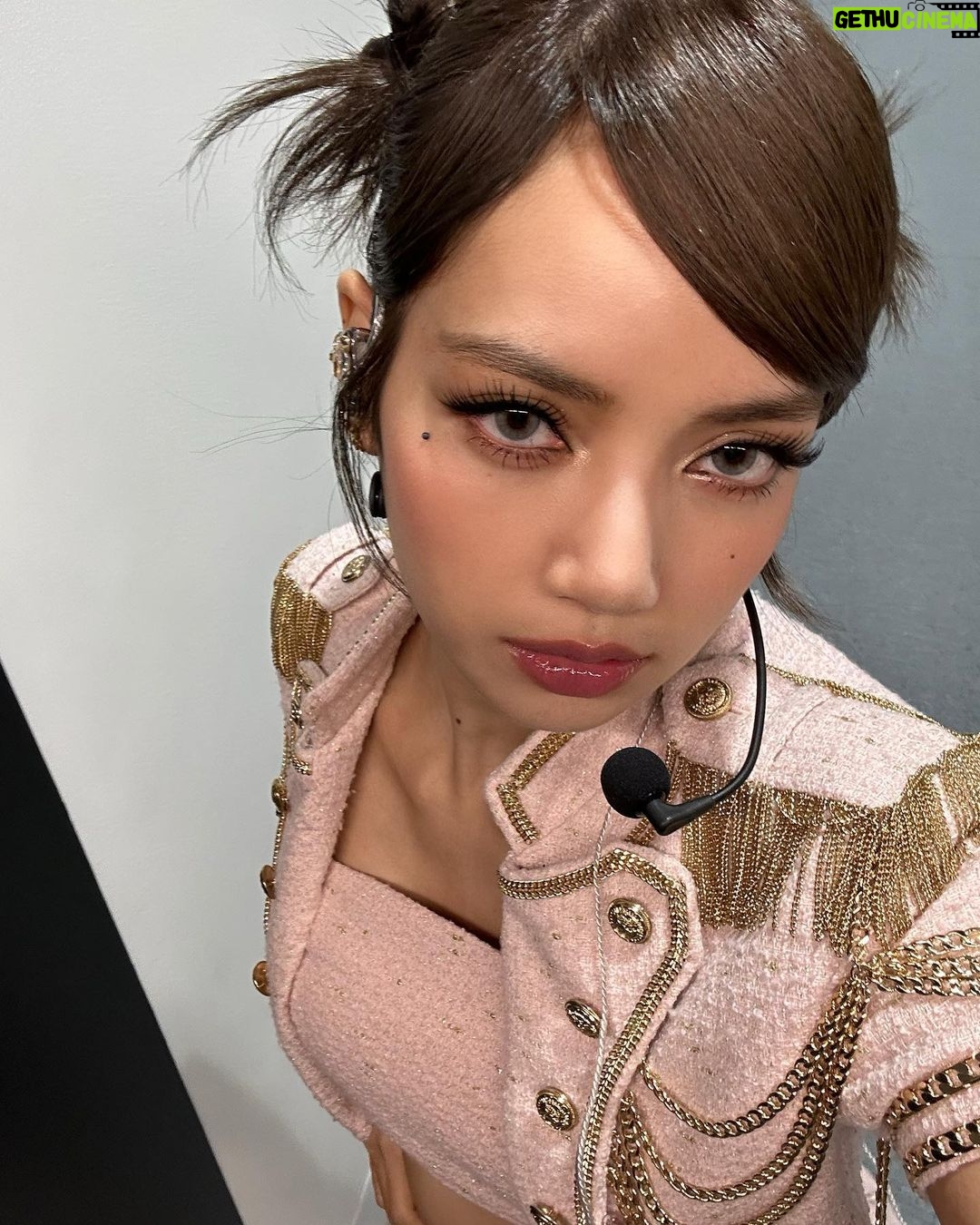 Lisa Instagram - Happy to finally be back in Melbourne! I’m not ready to leave this city yet🫣 gonna miss you guys so so much💘