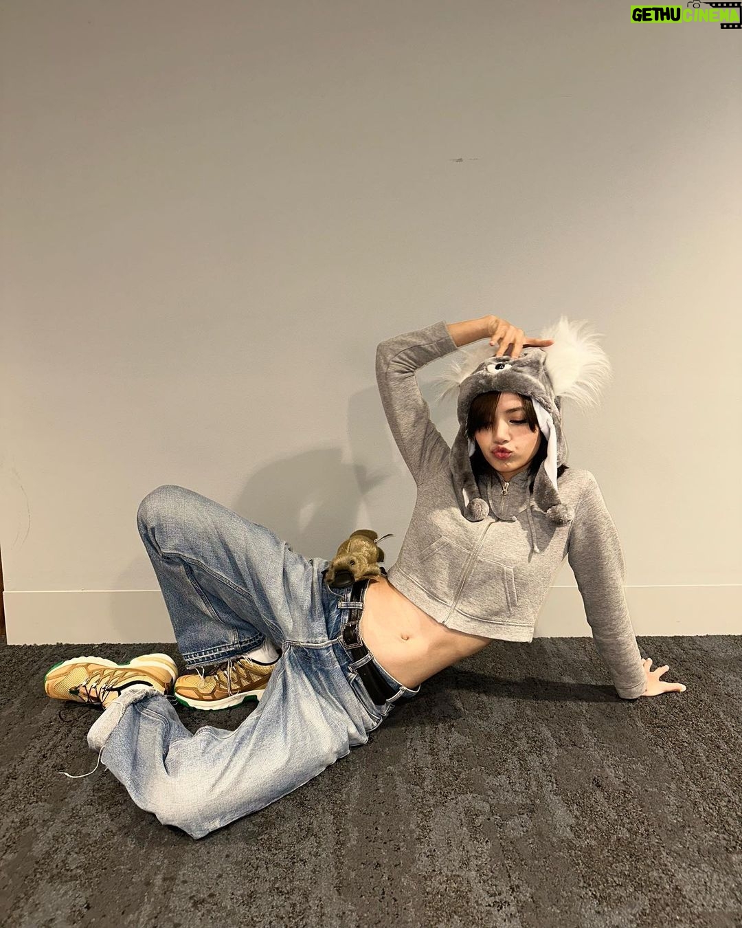 Lisa Instagram - Happy to finally be back in Melbourne! I’m not ready to leave this city yet🫣 gonna miss you guys so so much💘