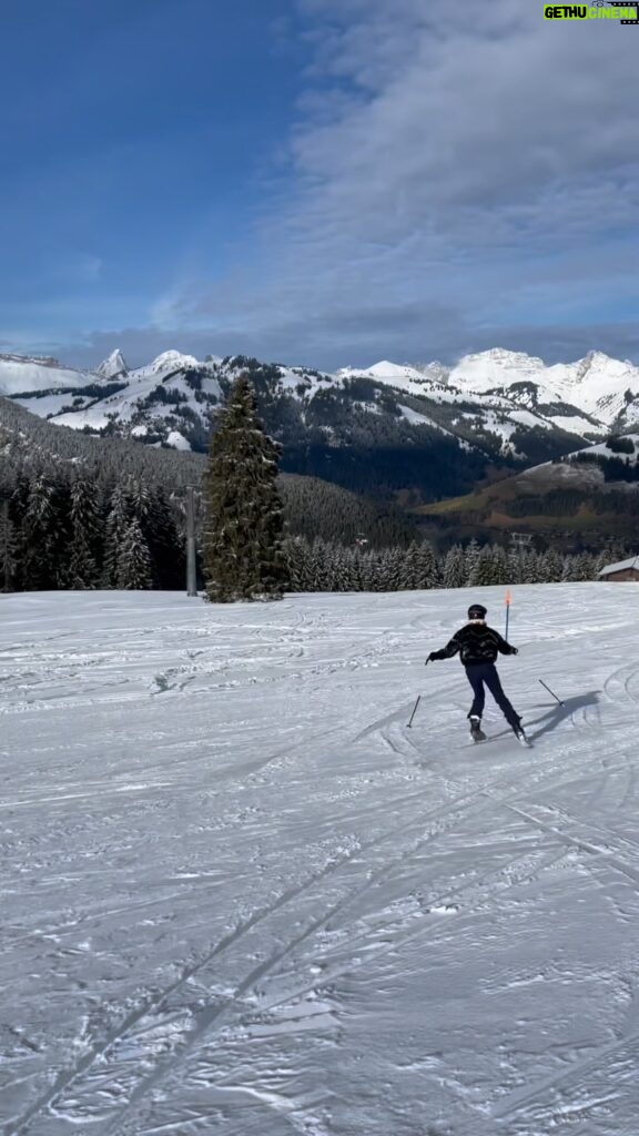 Lisa Haydon Instagram - Skiing back to reality 🥲