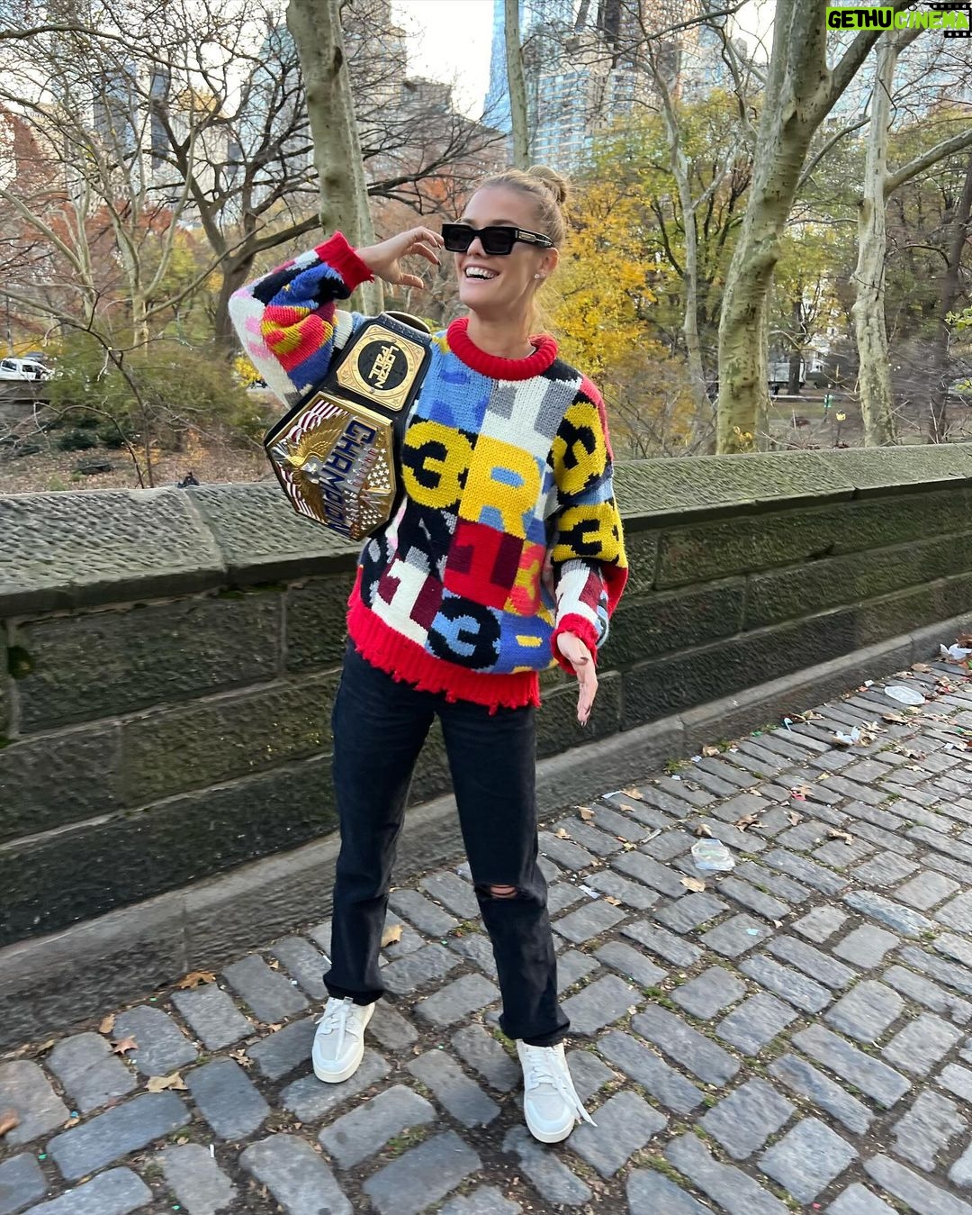 Logan Paul Instagram - thankful I’m the US champ ❤️
