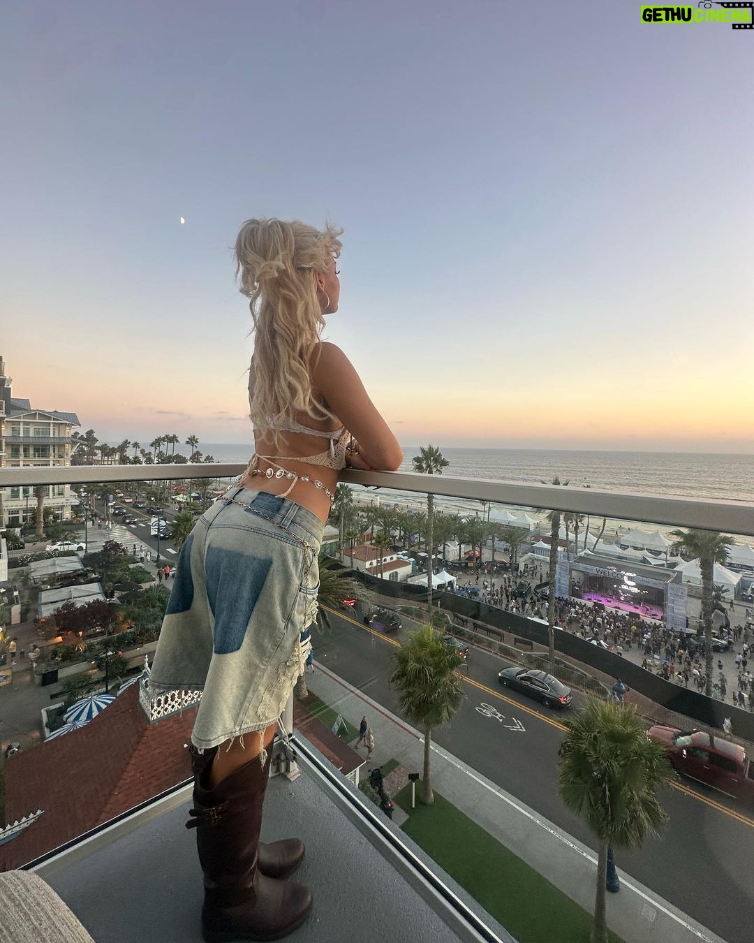 Loren Gray Instagram - I get to do really cool things (,: