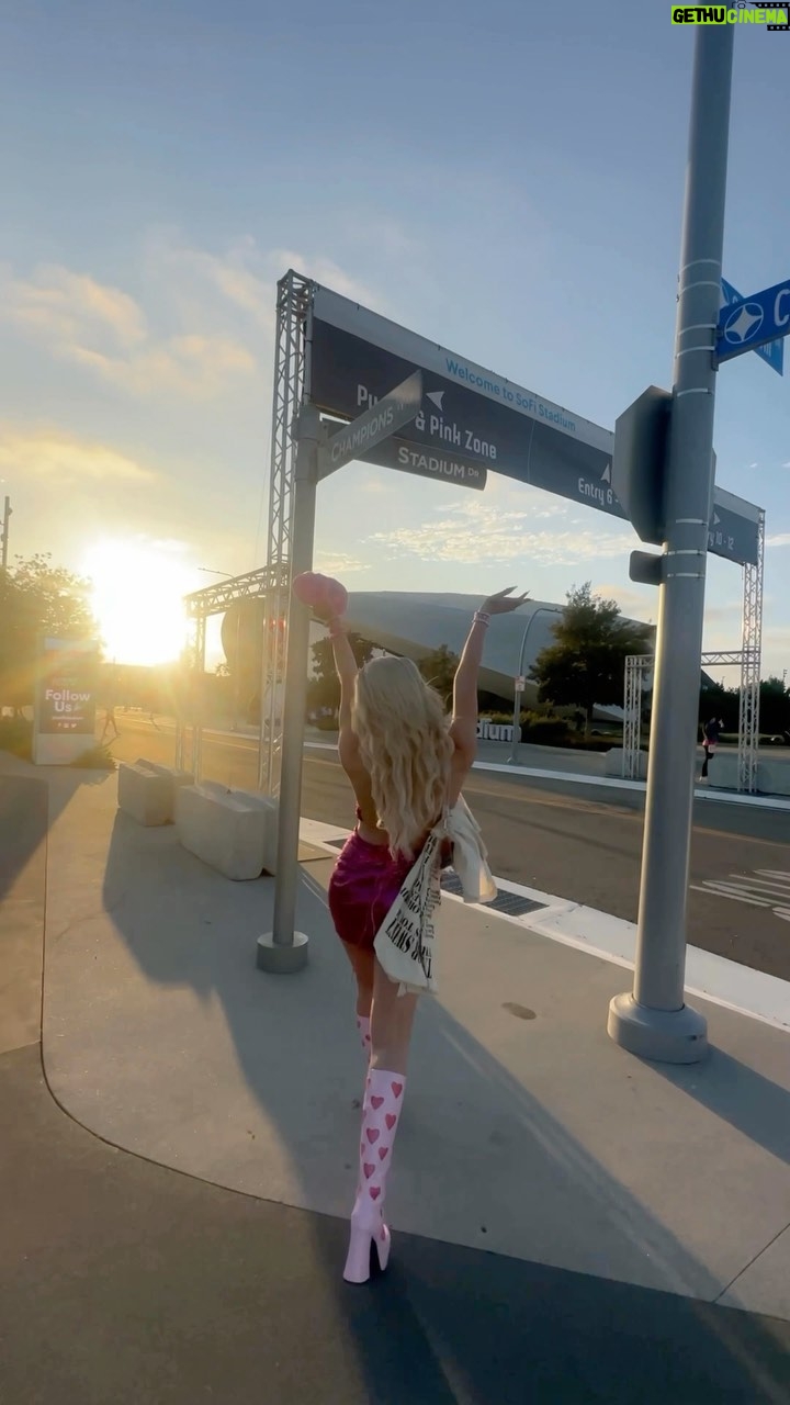 Loren Gray Instagram - long live all the magic we made 🩵 eras part 2 with @azazieofficial WE GOT 1989!!!!!