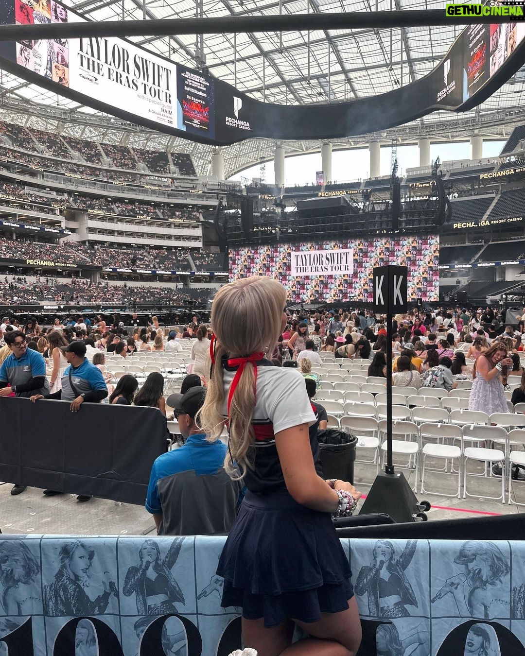 Loren Gray Instagram - i’m wonderstruck, blushing all the way home