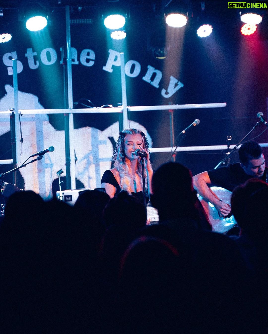 Loren Gray Instagram - wow . tonight is the last night of tour. so overwhelmed with emotion. never want to leave. yesterday played a sold out show at the stone pony. iconic. pittsburgh i’ll see u soon (,: