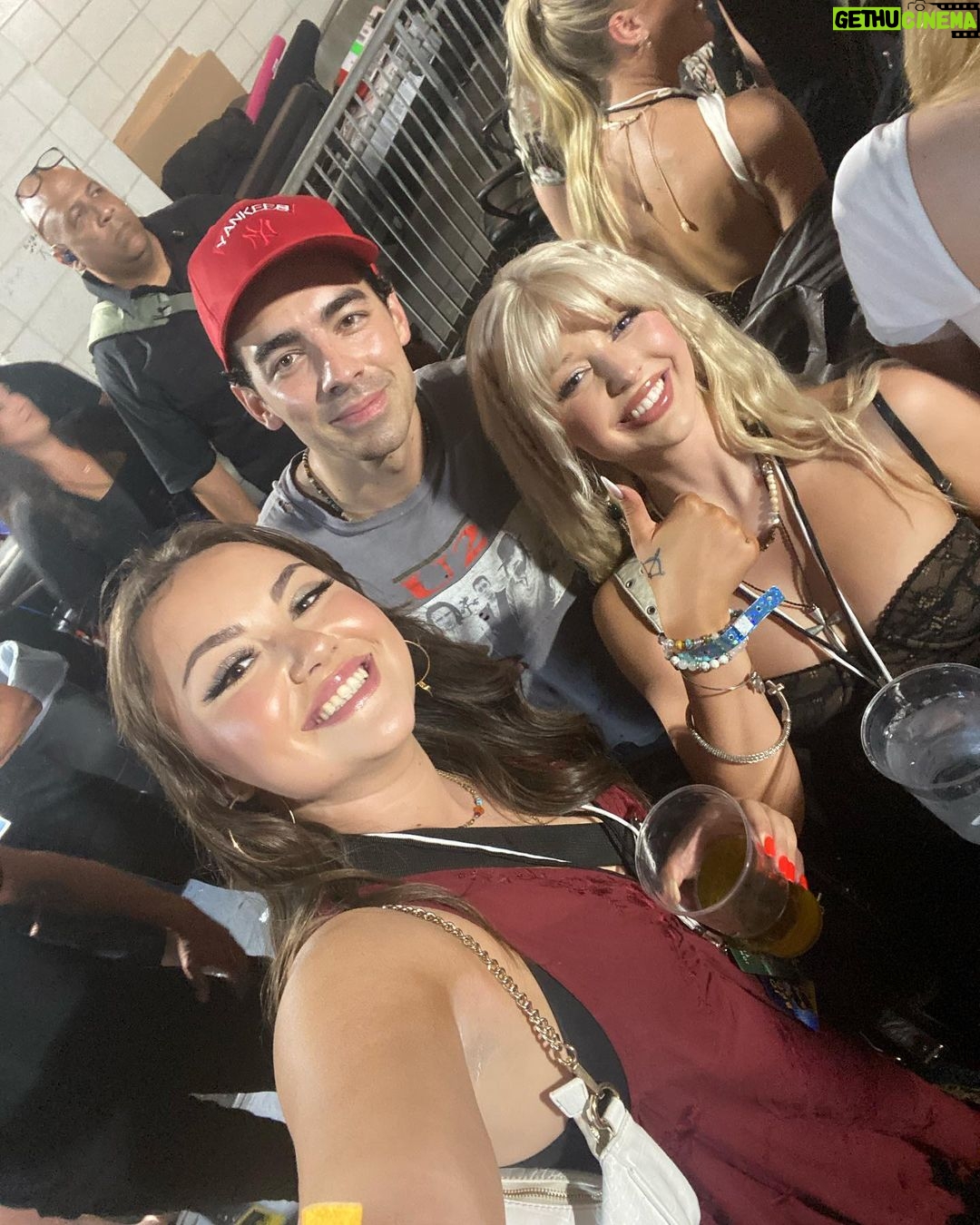 Loren Gray Instagram - the best time ever @jonasbrothers @livenation #thetour #livenationpartner