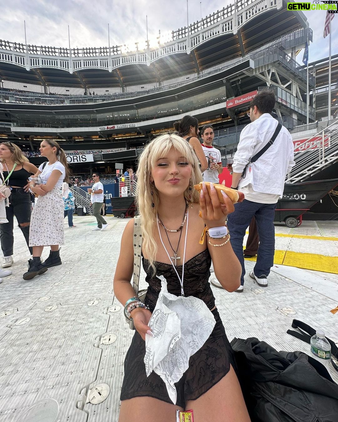 Loren Gray Instagram - the best time ever @jonasbrothers @livenation #thetour #livenationpartner