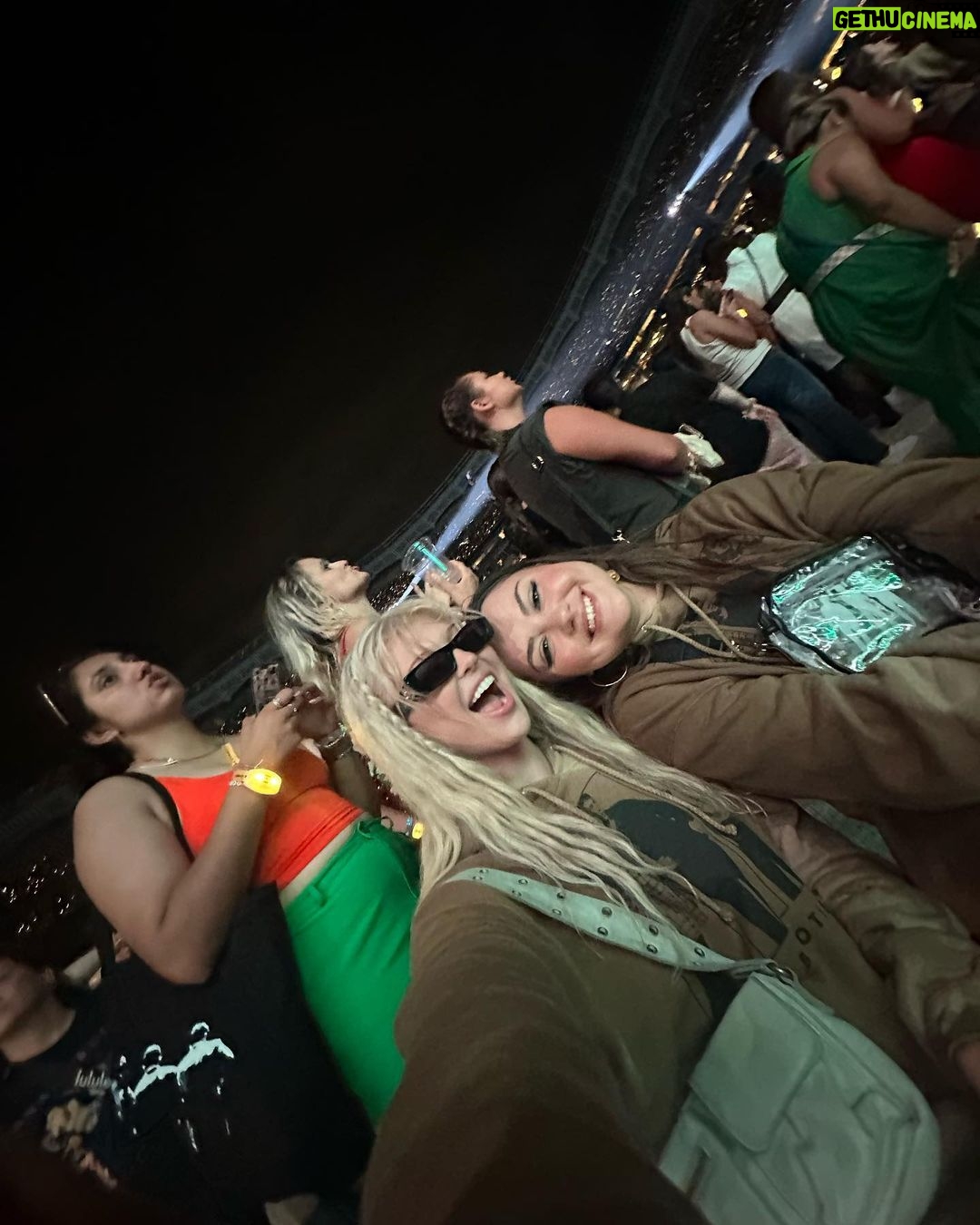 Loren Gray Instagram - the best time ever @jonasbrothers @livenation #thetour #livenationpartner