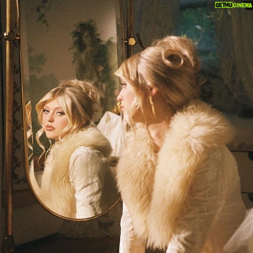 Loren Gray Instagram - cannot believe i’m finally saying this. my debut album, guilty, is out now. these songs are for driving with the windows down, crying on the bathroom floor, drunk karaoke, falling apart, putting yourself back together, and falling apart again. for when nothing works out but you’re still exactly where you’re meant to be. i am so excited u finally get to hear it ♡ so incredibly thankful for everyone who had a part in this project Written by : Me, @jbach, @bardo, @brentburdett, @joshgolden, @coliehutzler, @invernessofficial, @return_ofthe__mac, @icryatwork, @dashamusic, @elneto_oficial, @pinkslip, @mckay__stevens Executive Producer: @bardo Produced by: @bardo, @brentburdett, @coliehutzler, @invernessofficial, @return_ofthe__mac, @pinkslip Mixing & Mastering: @seltzer_sounds