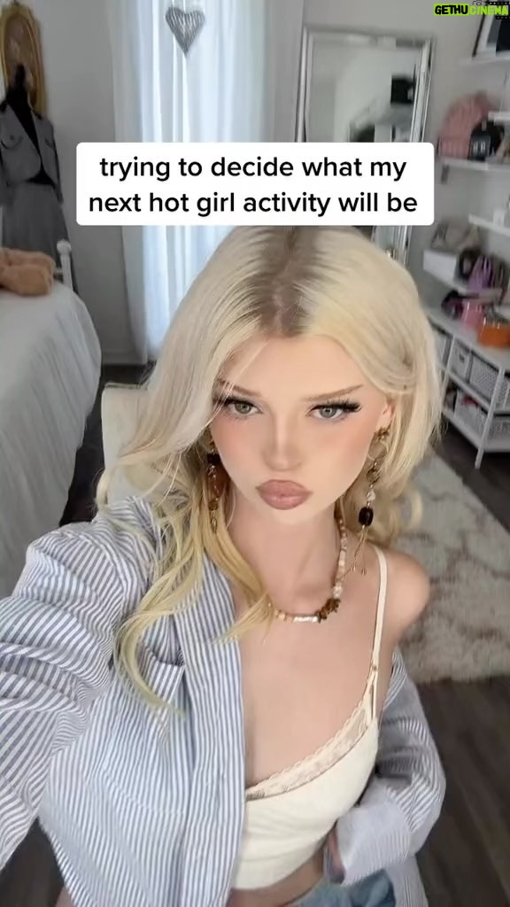 Loren Gray Instagram - tickets are on sale now can’t wait to hug u