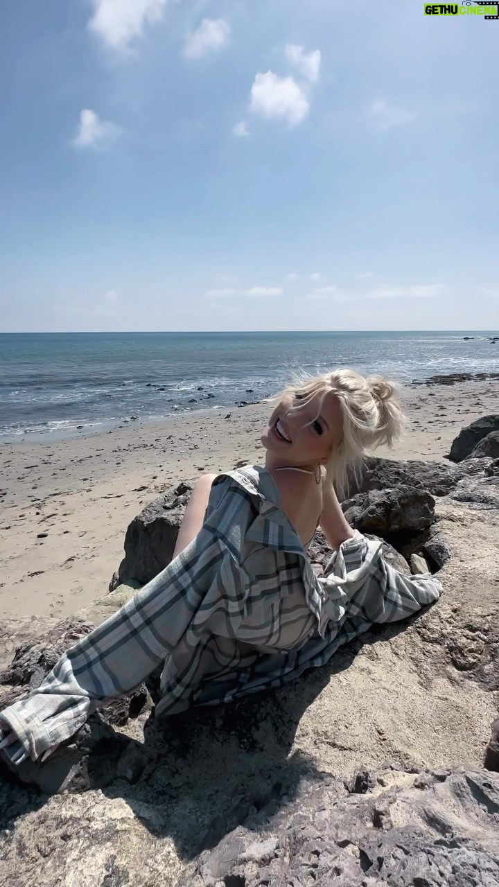 Loren Gray - 28.5K Likes - give peace a chance