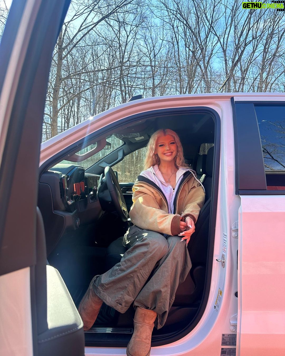Loren Gray Instagram - i hate that stupid old pick up truck u never let me drive ( so i got my own ) Pennsylvania
