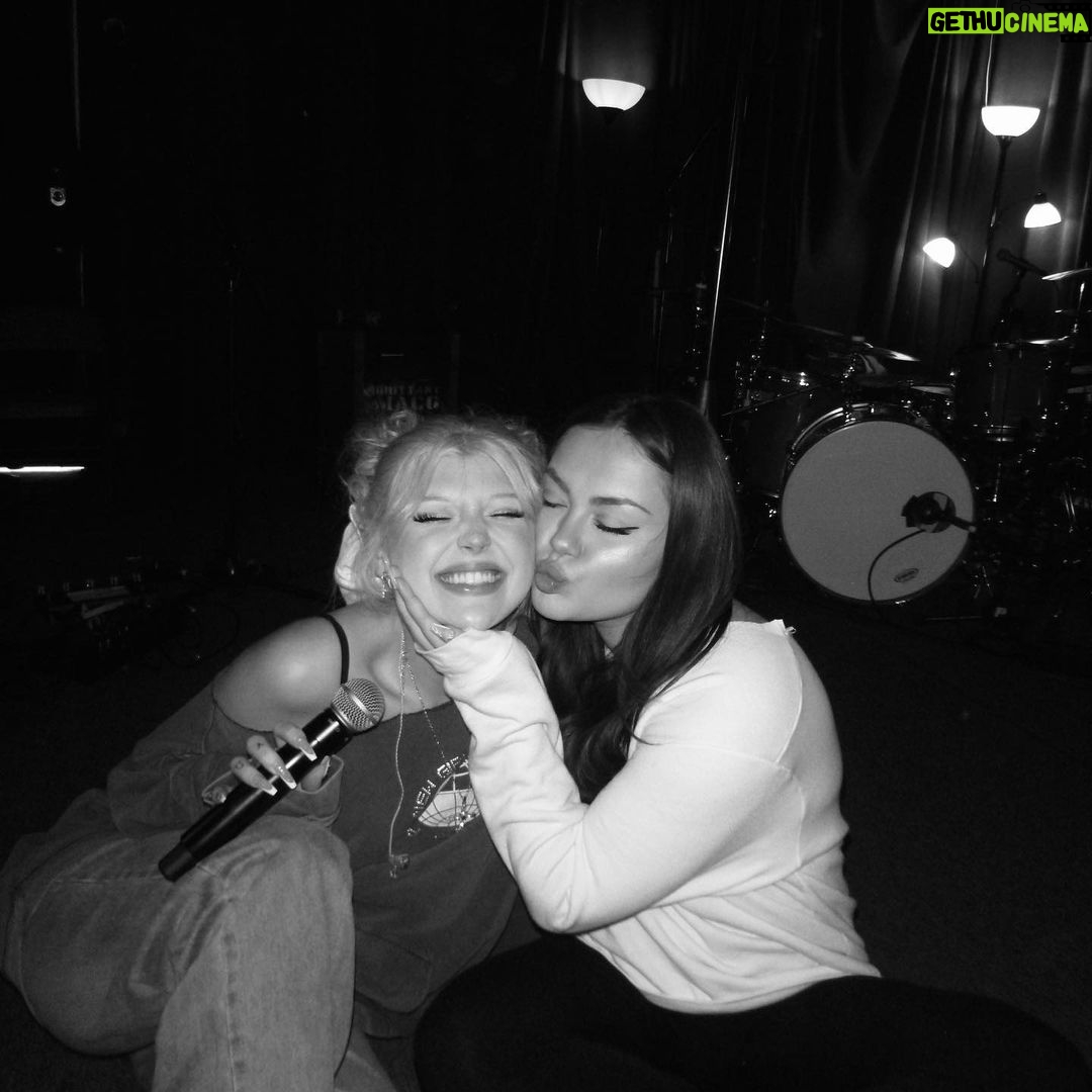 Loren Gray Instagram - someone tell her that her album hit 1mil streams! if u had told 8 year old gremlin loren that this was possible she wouldn’t believe u. life is so sweet. thank u for believing in me & loving me back. ♡ now it’s one week til tour.. see u soon