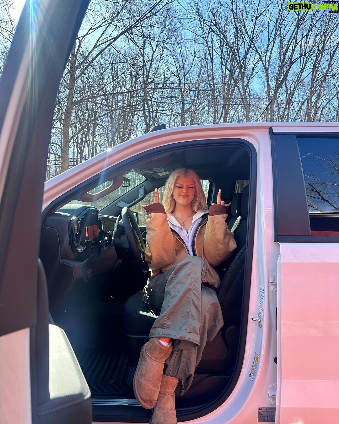 Loren Gray Instagram - i hate that stupid old pick up truck u never let me drive ( so i got my own ) Pennsylvania