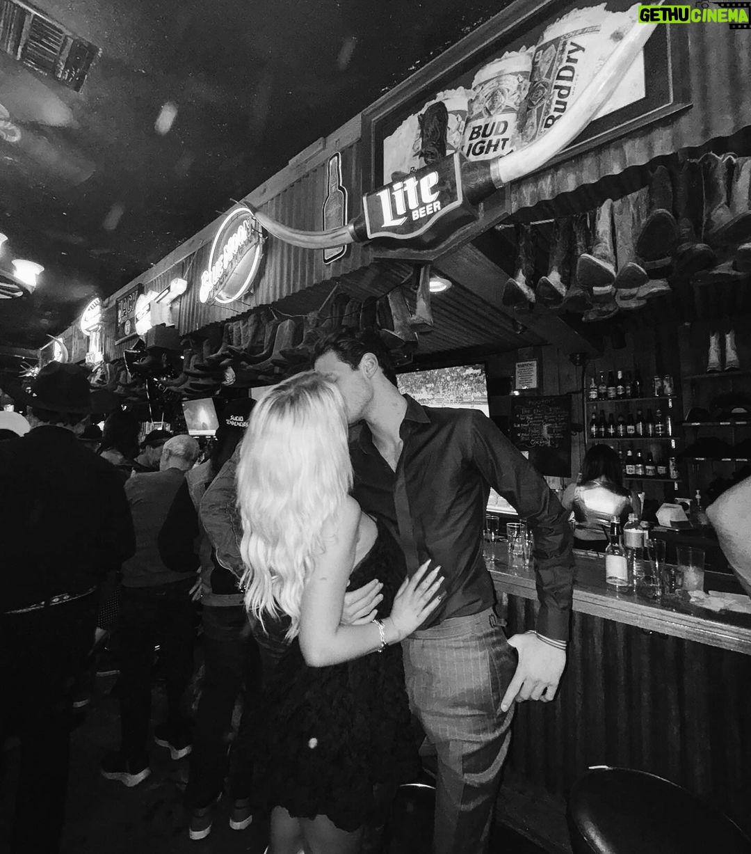 Loren Gray Instagram - the happiest of new years <3