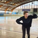 Lorie Pester Instagram – Tournage du jour… 🎥
A votre avis, pourquoi j’ai rejoint la championne @mae_meite sur la glace ce matin ? 
Réponse dans quelques mois ! 😉

Pure bonheur de retrouver cette sensation de liberté sur la glace. 
Rencontre avec Mae-Berenice, une fille géniale ! ⛸️