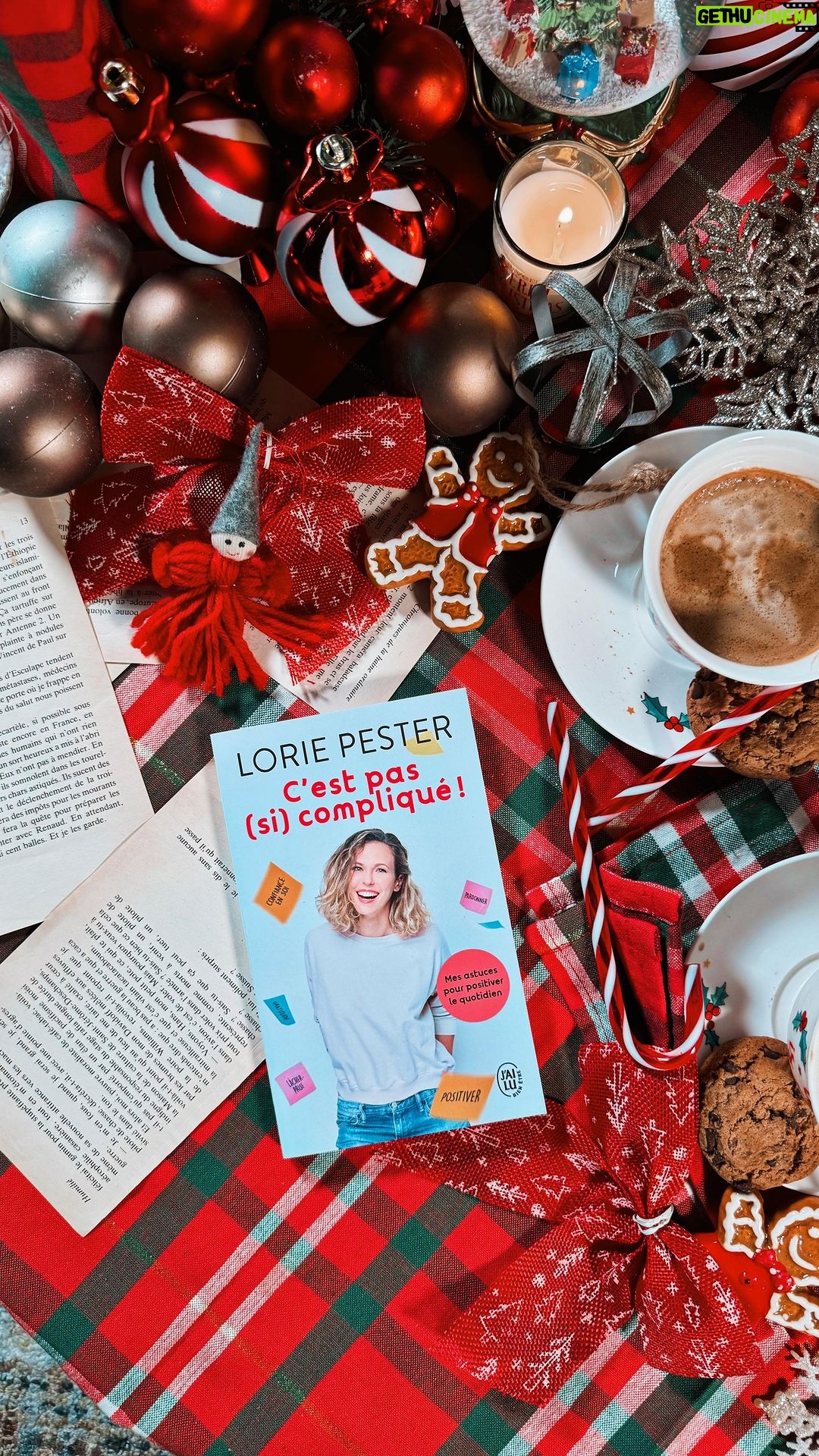 Lorie Pester Instagram - UN LIVRE À OFFRIR À NOËL, 16 décembre - Le remède parfait pour commencer l’année à venir en beauté et donner de la lumière à ton quotidien, « C’est pas (si) compliqué ! » de @loriepester, c’est ce que je te dirai d’offrir absolument ! 📖
Dans ce livre, l’auteure te propose des astuces pour positiver, des méthodes pour surmonter un échec, lâcher prise ou encore pardonner. Avec ce livre, @loriepester ne donne pas la solution parfaite pour nager en plein bonheur mais propose plutôt des clés pour y accéder au mieux à travers son parcours personnel 🔑
Et en plus, il y a toute une liste de livres qu’elle conseille tout au long de ce chemin personnel. C’est meilleur qu’un jus d’orange, ça donne le sourire et ça fait un bien fou ! Et tu verras… c’est pas (si) compliqué ! ☀️
✨ Et surprise, j’ai envie de l’offrir à l’un.e d’entre vous dédicacé. Pour participer, rien de plus simple :
- suis @loriepester& @livraisondemots -mentionne 2/3 personnes qui aiment Noël
- partage ce post en nous identifiant pour plus de chances de le remporter.
> Tirage au sort demain soir et par message privé
À demain 12h30 pour une nouvelle idée cadeau ! 🎁 *collaboration commerciale non-rémunérée, livre offert
#cestpassicompliqué #livre #bebook #bookstagram #litterature #lecture #loriepester #lorie #xmas #christmas #livraisondemots @jailu_editions