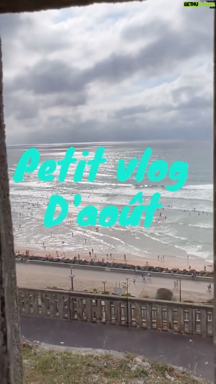 Lorie Pester Instagram - Petit vlog d’aout en bonne compagnie @dexerylessentiel 🏄♀️🌊☀️#vlog #aout #vacances VLOG