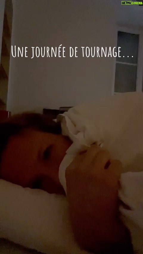 Lorie Pester Instagram - 🎬🎥 Une journée de tournage bien accompagnée avec @dexerylessentiel pour les suivre c'est par ici 👆🏼 Angoulême, France