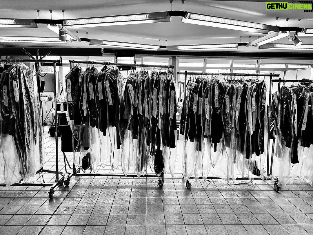 Lorie Pester Instagram - 🎬 « Les mystères de la duchesse » @flachfilmprod @france3 @france_tv #costumes #loges