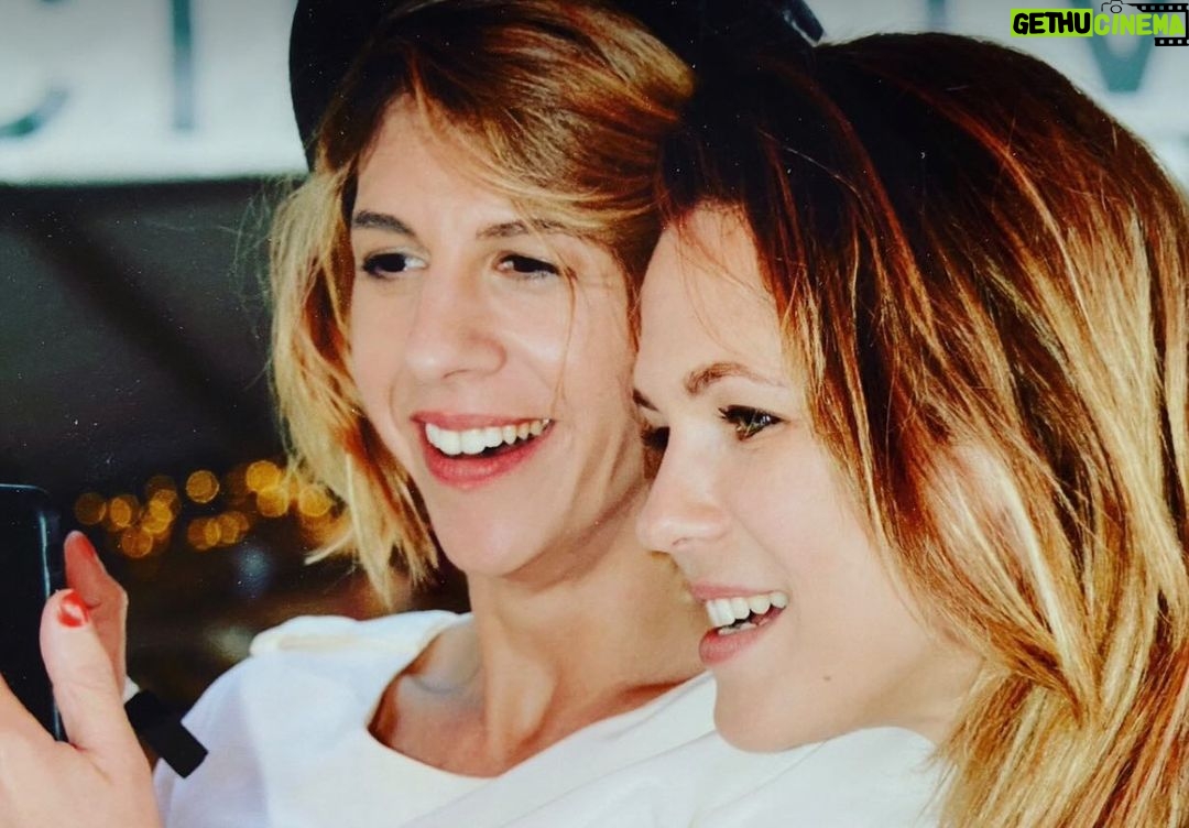 Lorie Pester Instagram - Et voici le live fait avec Juliette et en partenariat avec l’agence de la biomedecine, sur le sujet du don de gamètes. J’espère qu’on a répondu à toutes vos questions. Www.dondovocytes.fr Www.dondespermatozoides.fr @jedonnemesspermatozoides @jedonnemesovocytes