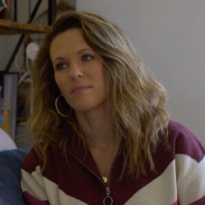 Lorie Pester Instagram - Mardi soir dans le documentaire « post partum, brisons le tabou », vous allez decouvrir Laurie. 
Une femme extraordinaire, avec beaucoup de courage, un énorme coeur et beauoup d’humour ! 
Elle va vous raconter son histoire. Sa touchante histoire. 
Grâce a son courageux témoignage et aux témoignages des autres filles, ce documentaire va faire du bien et va aider beaucoup de femmes. 
Merci les filles 🙏 

@popotinandco @rmcstorytv #documentaire #santé #depressiondupostpartum
