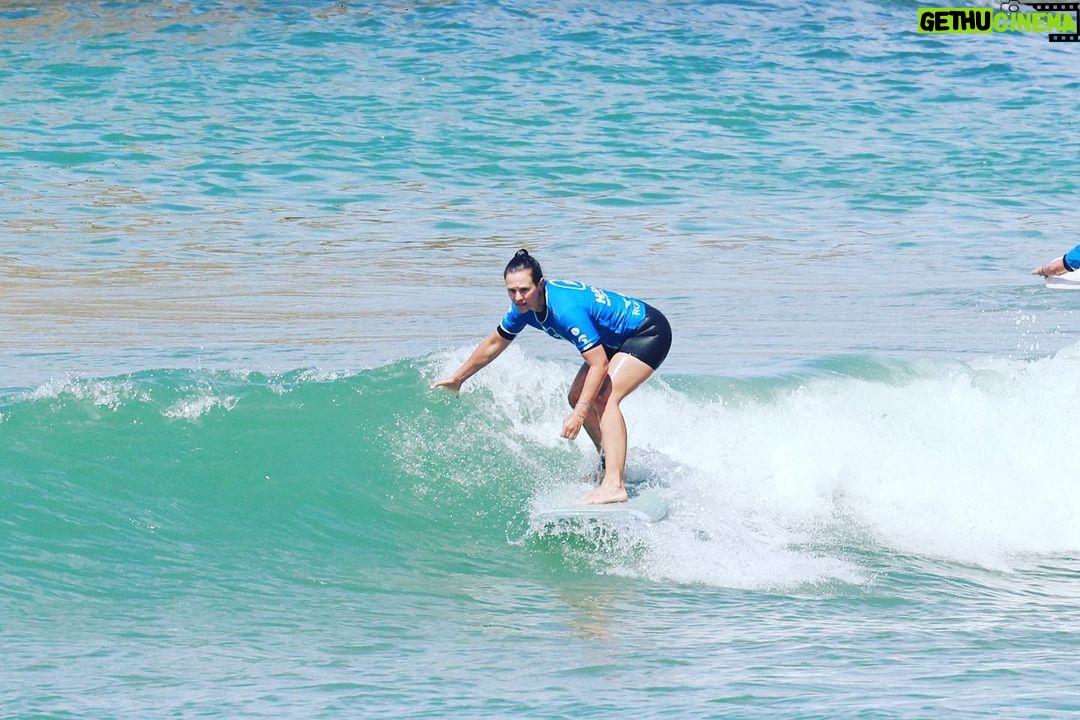 Lorie Pester Instagram - đââď¸Cette annĂŠe câĂŠtait la reprise du surf⌠et ça fait du bien. Merci Ă @hastea_surf , merci Ă Paul, merci Ă @julien_zierott , Antoine, Manu, Justine, Nicolas, et Philippe pour vos bons conseils et votre patience đ Merci @mathieuthoisy pour ces belles photos. đ¸ Merci les filles pour vos sourires championnes de Tetris pour les plannings. @yanndernaucourt 1- position : đ¸ 2- đ quâest ce quâelle fait dehors celle lĂ ? 3- tentative dâun petit virage⌠pas très Ă lâaise 4- tentative de portĂŠ digne de DALS avec ma Chacha 5- des sourires de satisfaction 6- de lâamour et de lâamitiĂŠ depuis 30 ans 7- Il faut rentrer maintenantâŚ