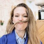 Lorie Pester Instagram – Bonne soirée ! 
Demain je rase la moustache ! 🥸🥸