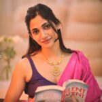 Losliya Mariyanesan Instagram - Me, Myself & I Short by @dhanush__photography Saree @tribanga_india Jewels @adornachennai