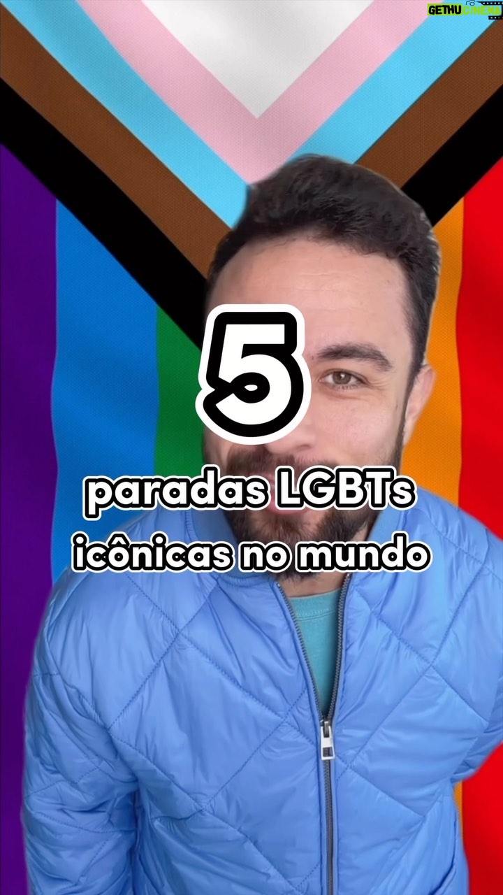 Luca Scarpelli Instagram - ‼️Chamando todes LGBTs viajantes‼️ A @bookingcom_br tem o selo Travel Proud, com mais de 26 mil acomodações ao redor do mundo que passaram pelo treinamento de hospitalidade inclusiva pra receber as pessoas LGBTQIAP+ com o devido respeito. Legal demais né? corre lá nos stories ou no link booking.com/proud para conferir algumas acomodações com o selo :) @bookingcom_br Publicidade
