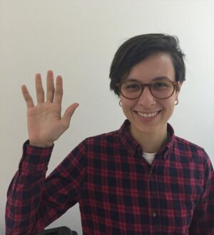 Luca Scarpelli Instagram - 🏳️‍⚧️🏳️‍🌈 dia internacional do orgulho LGBTQIAPN+ e eu vim celebrar esse cara ai. 

só eu sei tudo que eu passei pra chegar até aqui (não tão) são e salvo.

o Brasil continua sendo um dos países mais violentos do mundo pra pessoas LGBTQIAPN+ e o país onde a expectativa de vida de pessoas trans é de 35 anos.

nós só queremos VIVER com respeito e dignidade. mas acima de tudo viver.

o que vc tem feito pra transformar a vida de pessoas LGBTQIAPN+? todo mundo pode fazer alguma coisa, desde se educar, ajudar a educar outras pessoas, apoiar financeiramente, criar oportunidades de emprego, ser rede de apoio… não precisa ser grandioso pra ser transformador 💕
