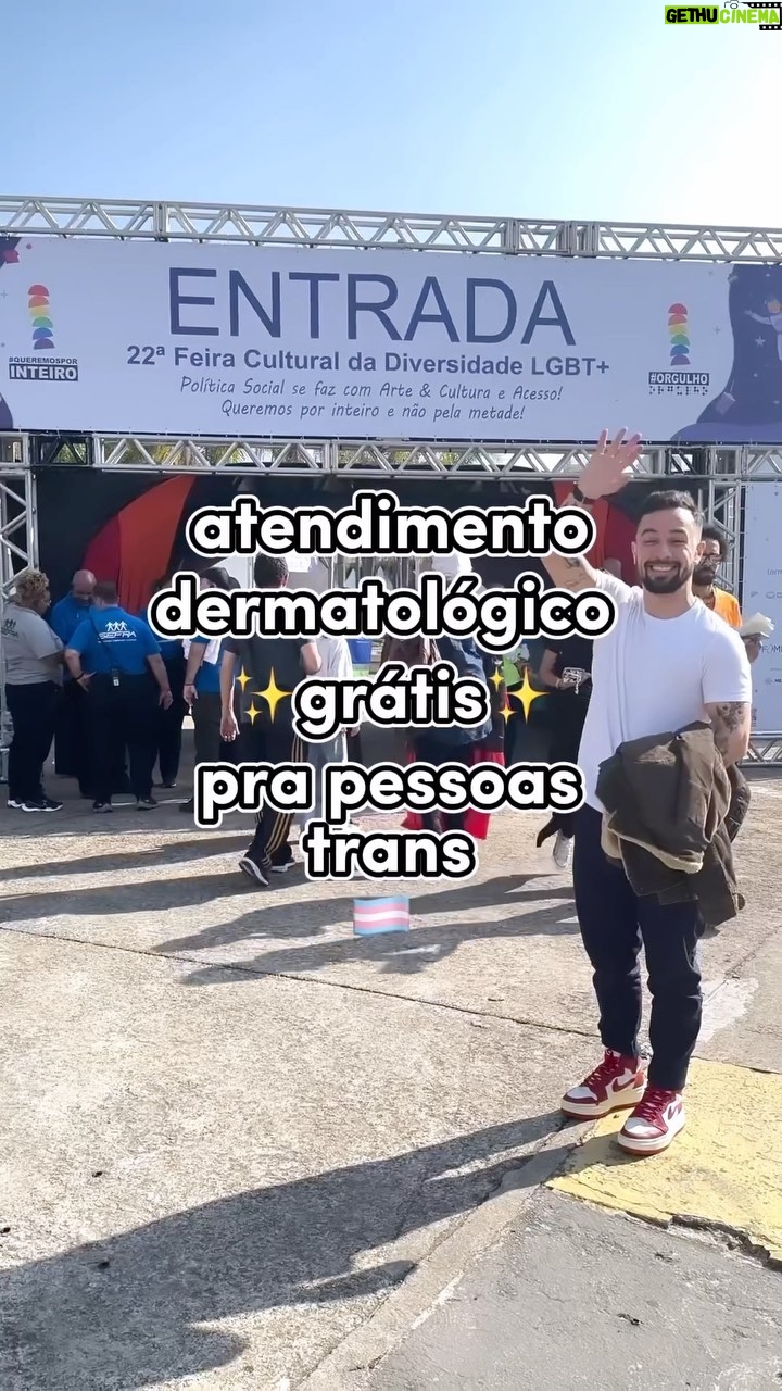 Luca Scarpelli Instagram - Sabia que no ambulatório trans do RJ tem atendimento dermatológico pra pessoas trans de graça? A gente sabe como a pele pode sofrer com os efeitos da hormonização, ou com o uso contínuo do binder por exemplo. Pensando nisso, a @larocheposaybr tá fazendo um trabalho muito massa em parceria com o Dr. Felipe Aguinaga. Eles fornecem o atendimento médico e os produtos de cuidado para a pele de graça através do projeto Transformando Vidas 🏳️⚧️💖 Consulte sempre um dermatologista #LaRochePosay #LaRochePosaySkincare #TRANSformandoVidas publicidade