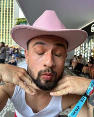 Luca Scarpelli Instagram - dump #pride pra vcs com a minha primeira maquiagem sozin ✨

#pridemonth #lgbtpride #lgbtq #lgbtcommunity #trans #transgender #transpride