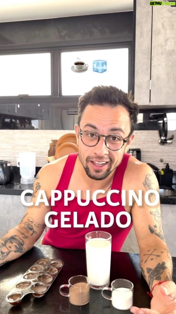 Luca Scarpelli Instagram - Receita do capuccino gelado: - pedrinhas de gelo de café (coloquei umas 8 pedrinhas pequenas) - 200 ml de leite - chocolate a gosto - açúcar a gosto e a receita pra ter os dentes brancos é Colgate Luminous White Glow ✨ a única no Brasil que tira mais de 10 anos de manchas sem prejudicar o esmalte do seu dente :) @colgatebrasil #lwglow #ohmyglow publizinha do Luca
