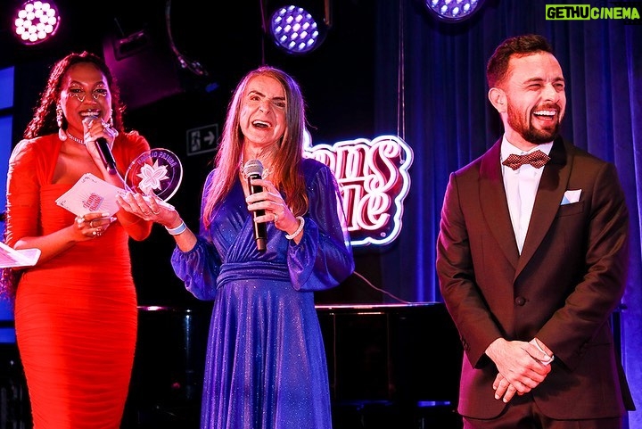 Luca Scarpelli Instagram - completamente realizado por ter apresentado o Trans Baile junto com as maravilhosas idealizadoras @hellobielo e @transpreta foi um evento muito simbólico e poderoso. a primeira premiação para pessoas trans feita por pessoas trans. estamos vivendo a historia, amigues 🏳️⚧️✊💕 (ps: são muitas pessoas lindas e fotos lindas pra um carrossel só! sintam-se todes muito amades) 📸 @bernoch_ Trans Power