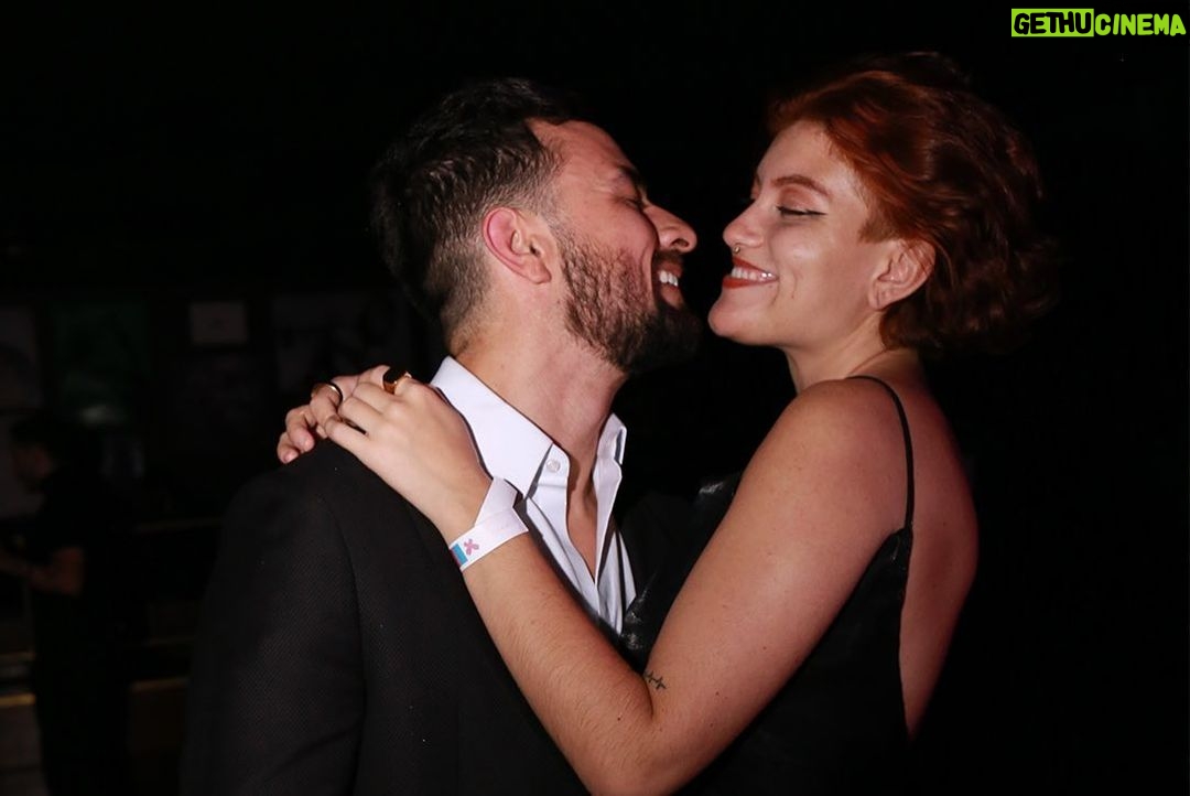 Luca Scarpelli Instagram - completamente realizado por ter apresentado o Trans Baile junto com as maravilhosas idealizadoras @hellobielo e @transpreta foi um evento muito simbólico e poderoso. a primeira premiação para pessoas trans feita por pessoas trans. estamos vivendo a historia, amigues 🏳️⚧️✊💕 (ps: são muitas pessoas lindas e fotos lindas pra um carrossel só! sintam-se todes muito amades) 📸 @bernoch_ Trans Power