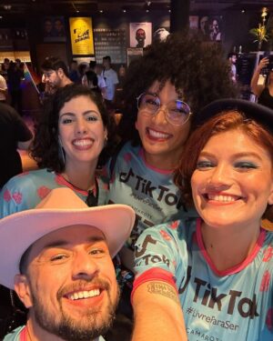 Luca Scarpelli Instagram - dump #pride pra vcs com a minha primeira maquiagem sozin ✨

#pridemonth #lgbtpride #lgbtq #lgbtcommunity #trans #transgender #transpride