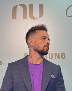 Luca Scarpelli Instagram - gostaro do look pro #TiktokAwards2024 ?

vim a convite do patrão @nubank :)